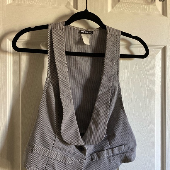 Wet Seal Gray Striped Vest Top - Picture 1 of 1